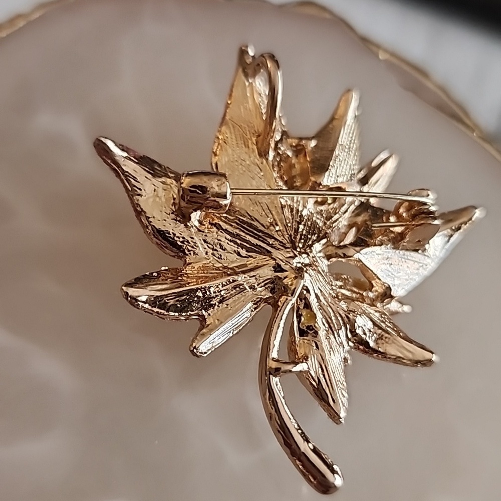 PEARL CENTER SPARKLE  Leaf  Fall BROOCH BEAUTIFUL PINKS AND Yellows - Picture 3 of 6
